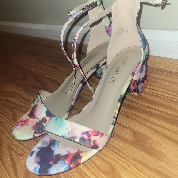 Dream Pairs Multicolor Floral Heels - Picture 1 of 5